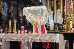 aa7b9c7a-483e-4339-a940-27338eb20b4f